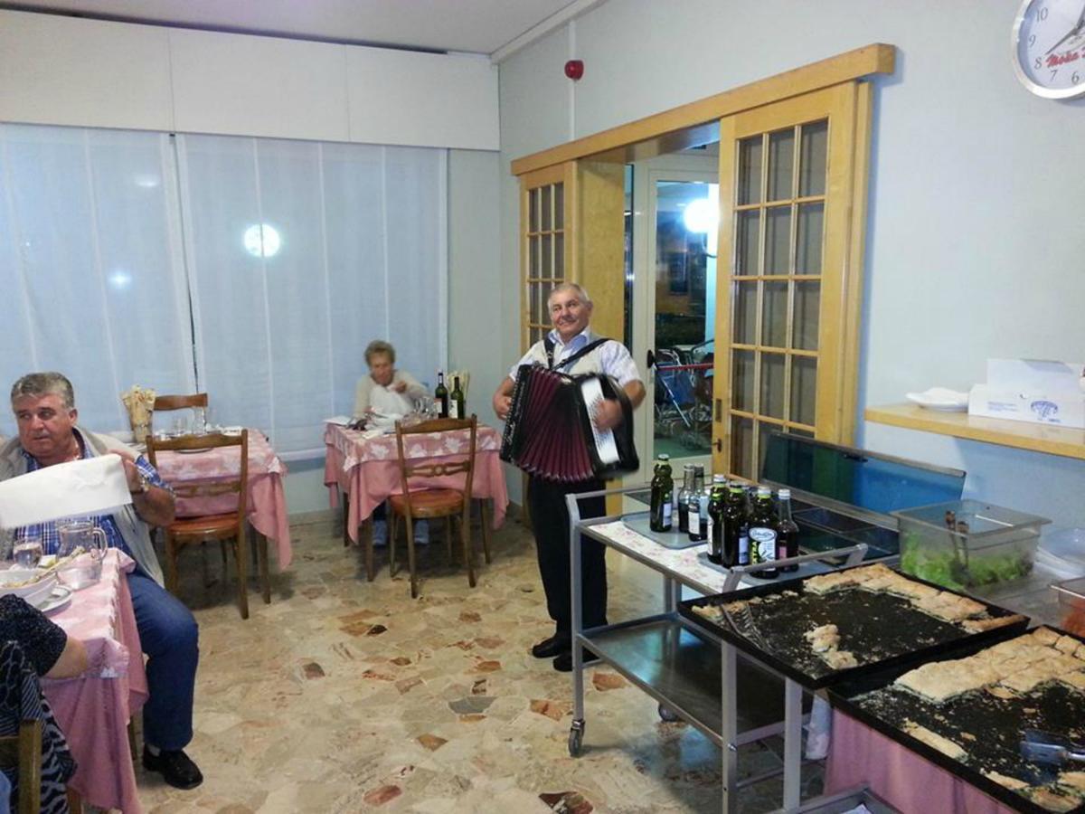 Hotel Irene Riccione Kültér fotó